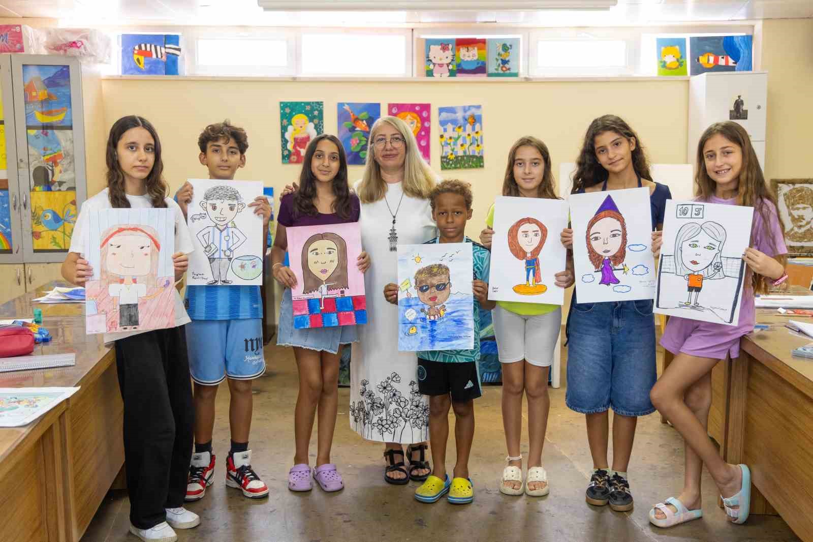 Manavgat’ta çocuklar kendi karikatürlerini çizdi