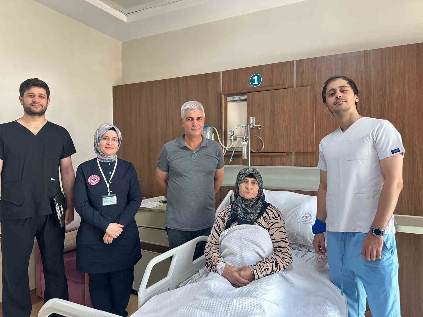 Siirt’te total diz protezi revizyonu ameliyatı başarıyla gerçekleştirildi