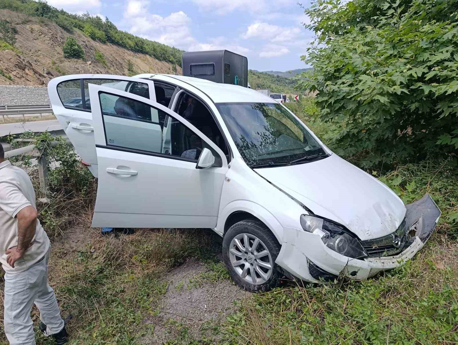 Kavak’ta araçlar çarpıştı: 5 yaralı