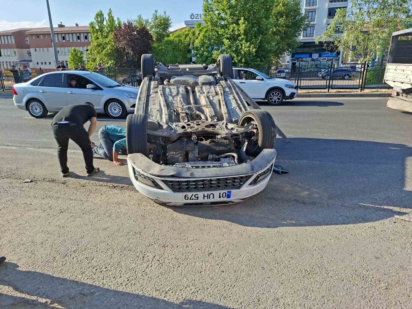 Bingöl’de çarpışan araçlardan biri ters döndü: 3 yaralı