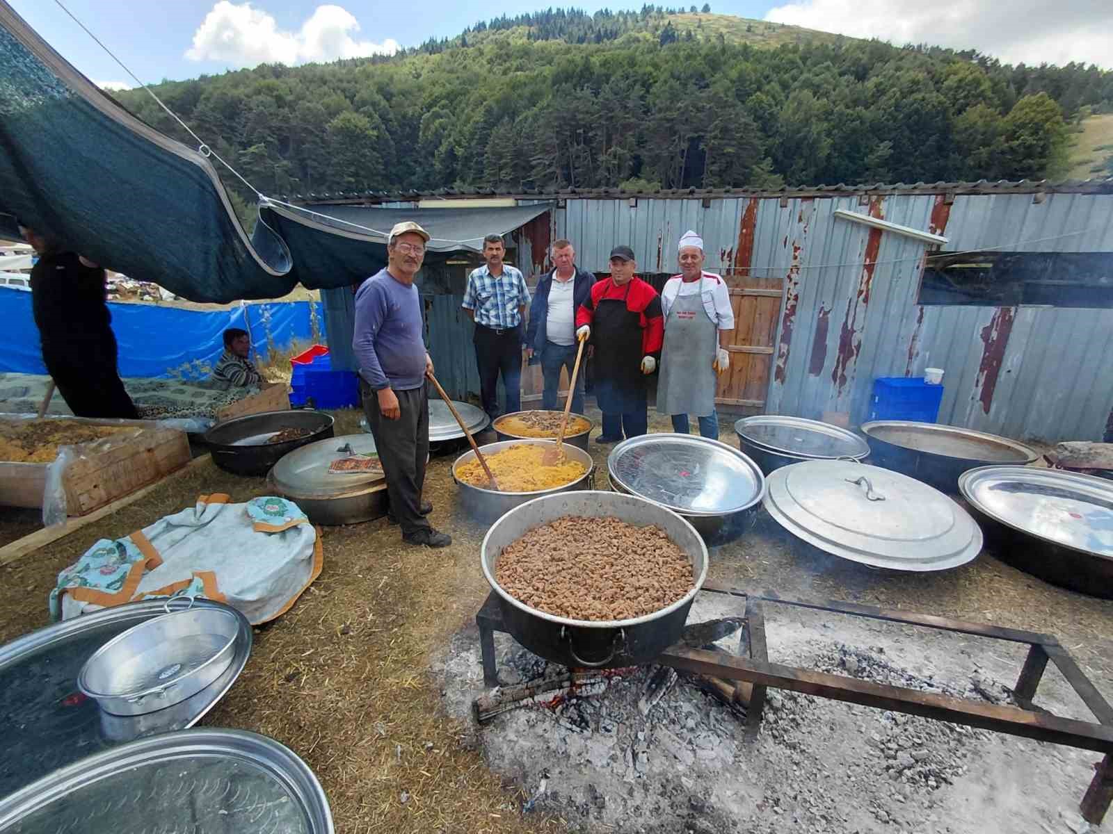 Abant’ta Hacet Bayramı renkli görüntülere sahne oldu
