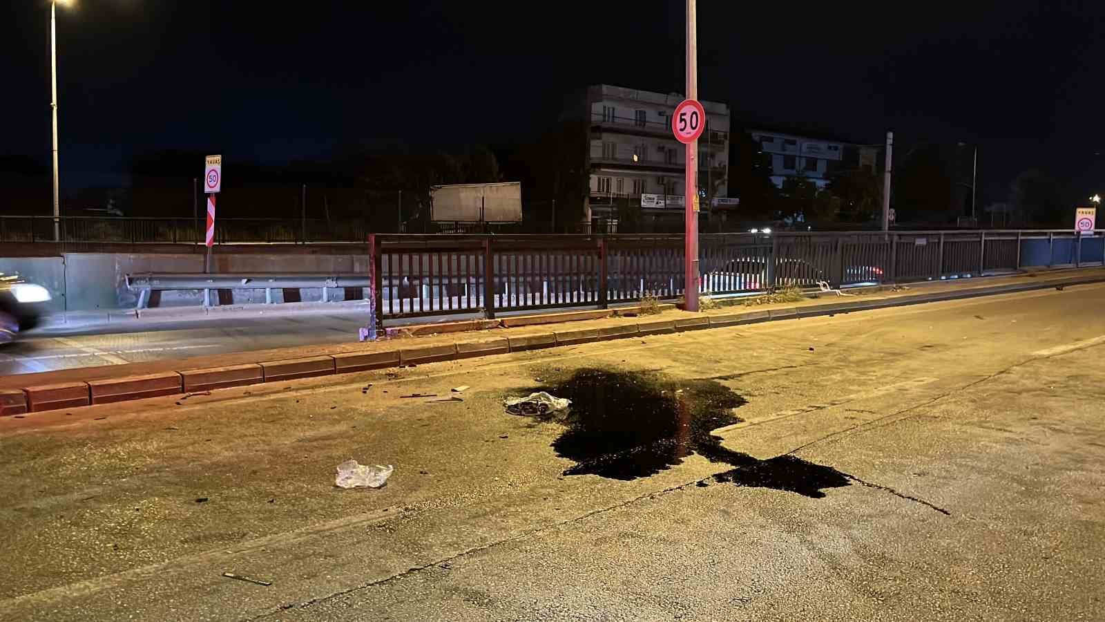 Bursa’da makas atan otomobil refüje çarptı: 17 yaşındaki sürücü hayatını kaybetti