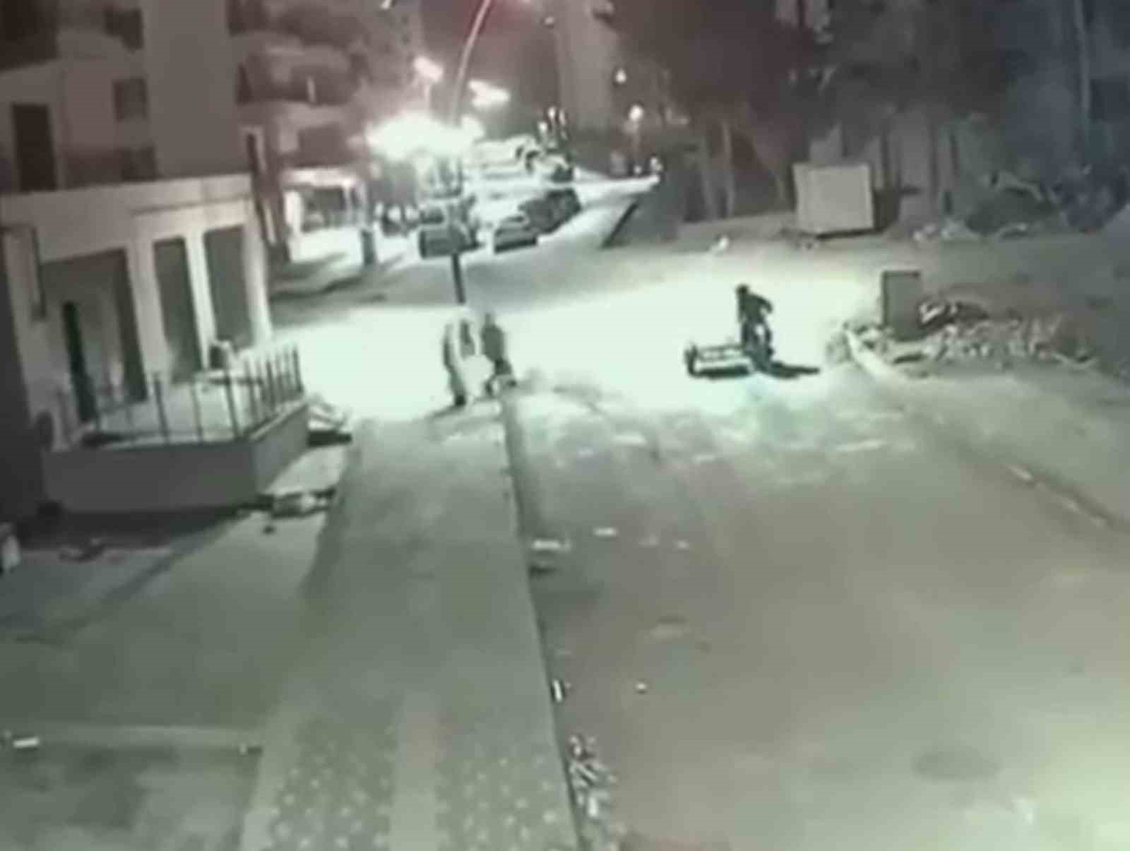 Motosikletli hırsızlar önce kameraya sonra polise yakalandı