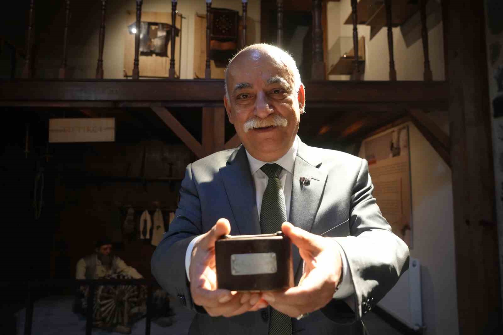 İlk kumbarasıyla başlayan koleksiyon tutkusu 65 yaşında sergiye dönüştü