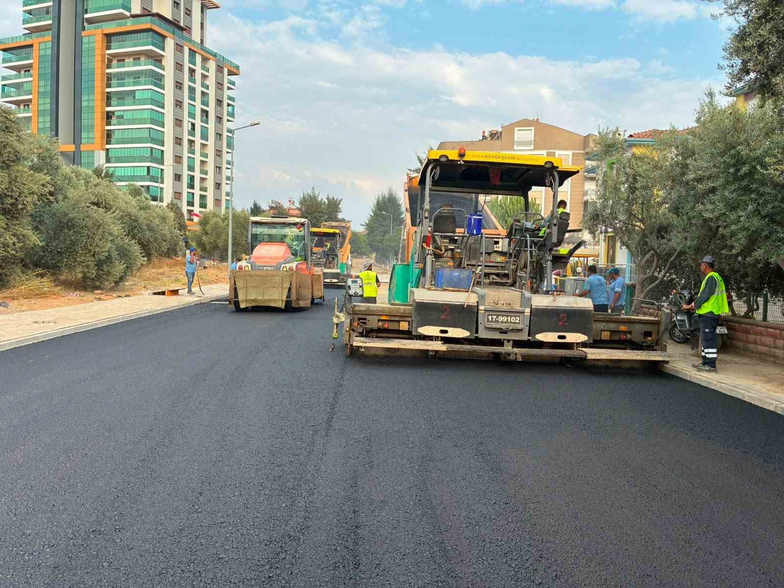 Aydın Büyükşehir’in yol çalışmaları sürüyor