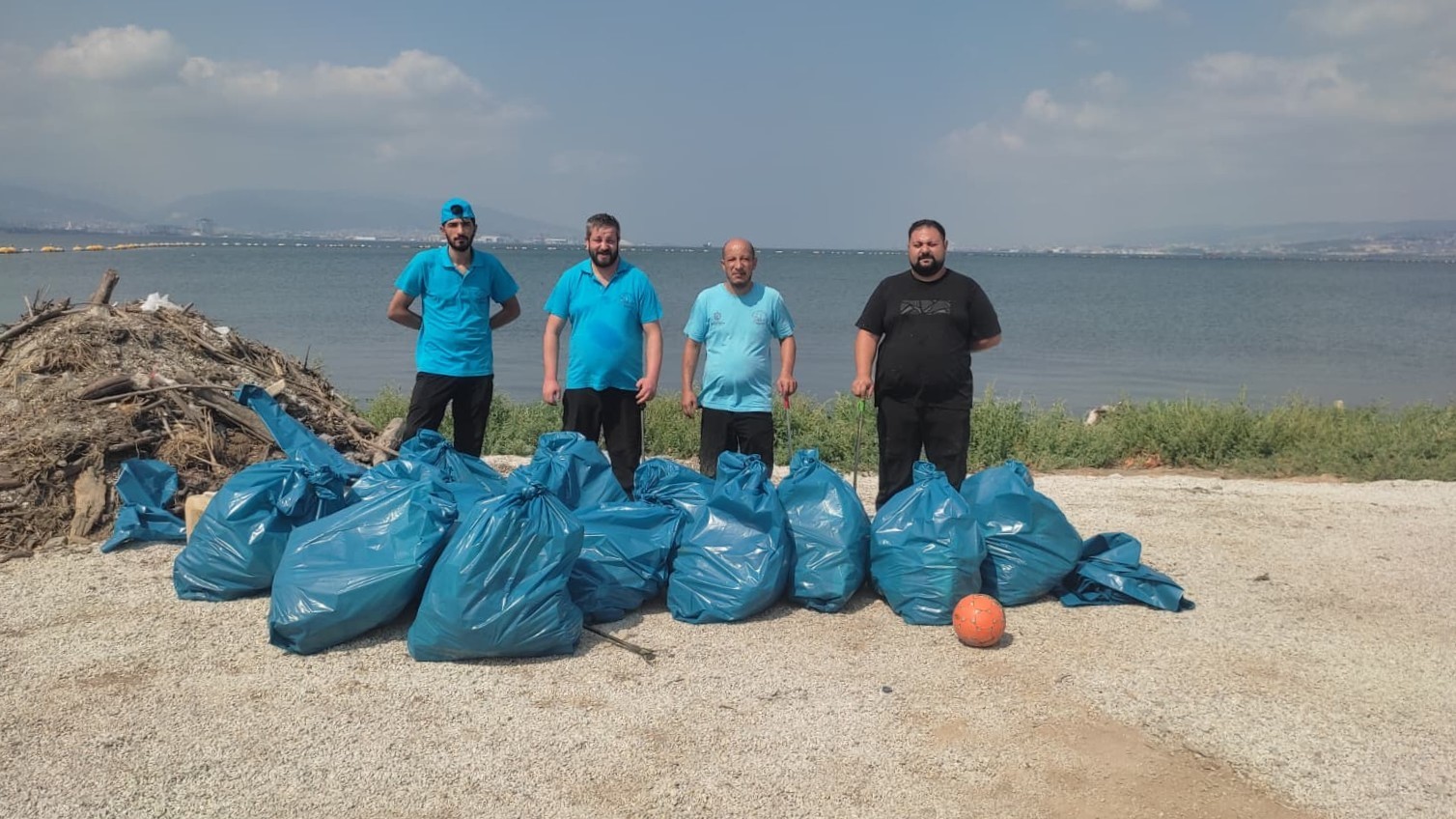 Sahillerden 10 ton çöp çıktı