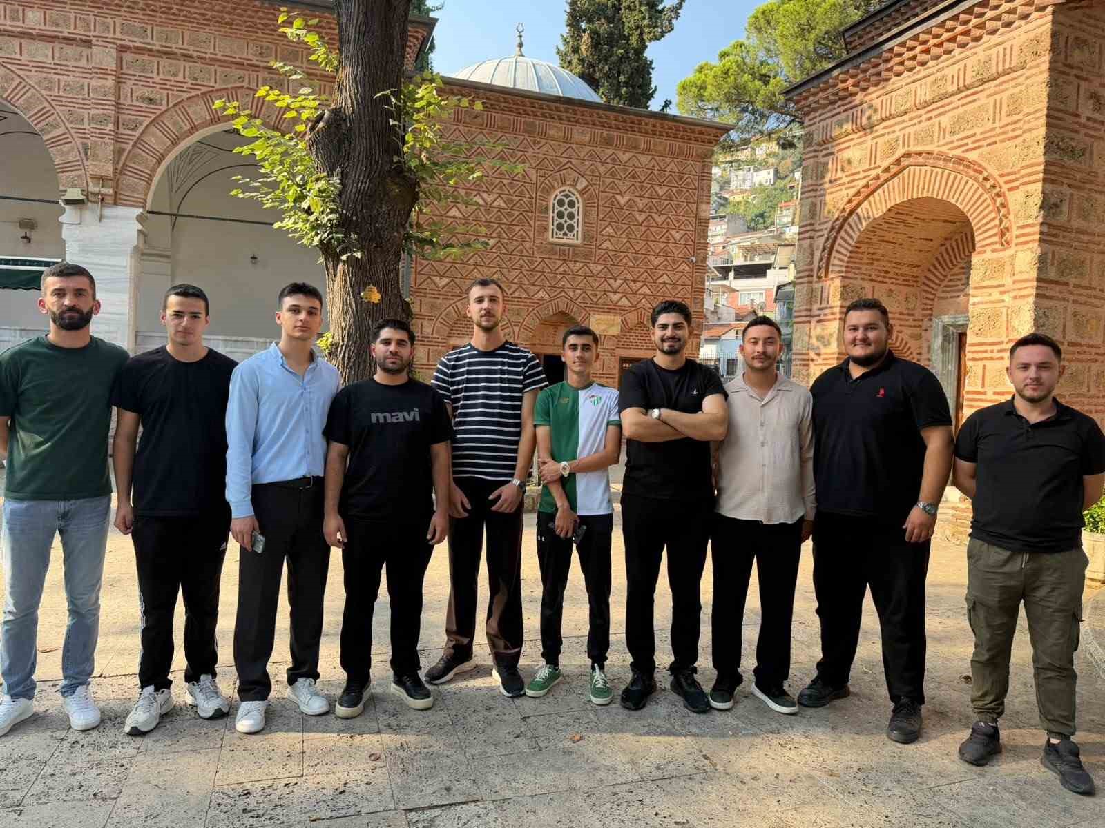 AK Parti Osmangazi Gençlik Kolları’ndan tarihi mirasa anlamlı vefa