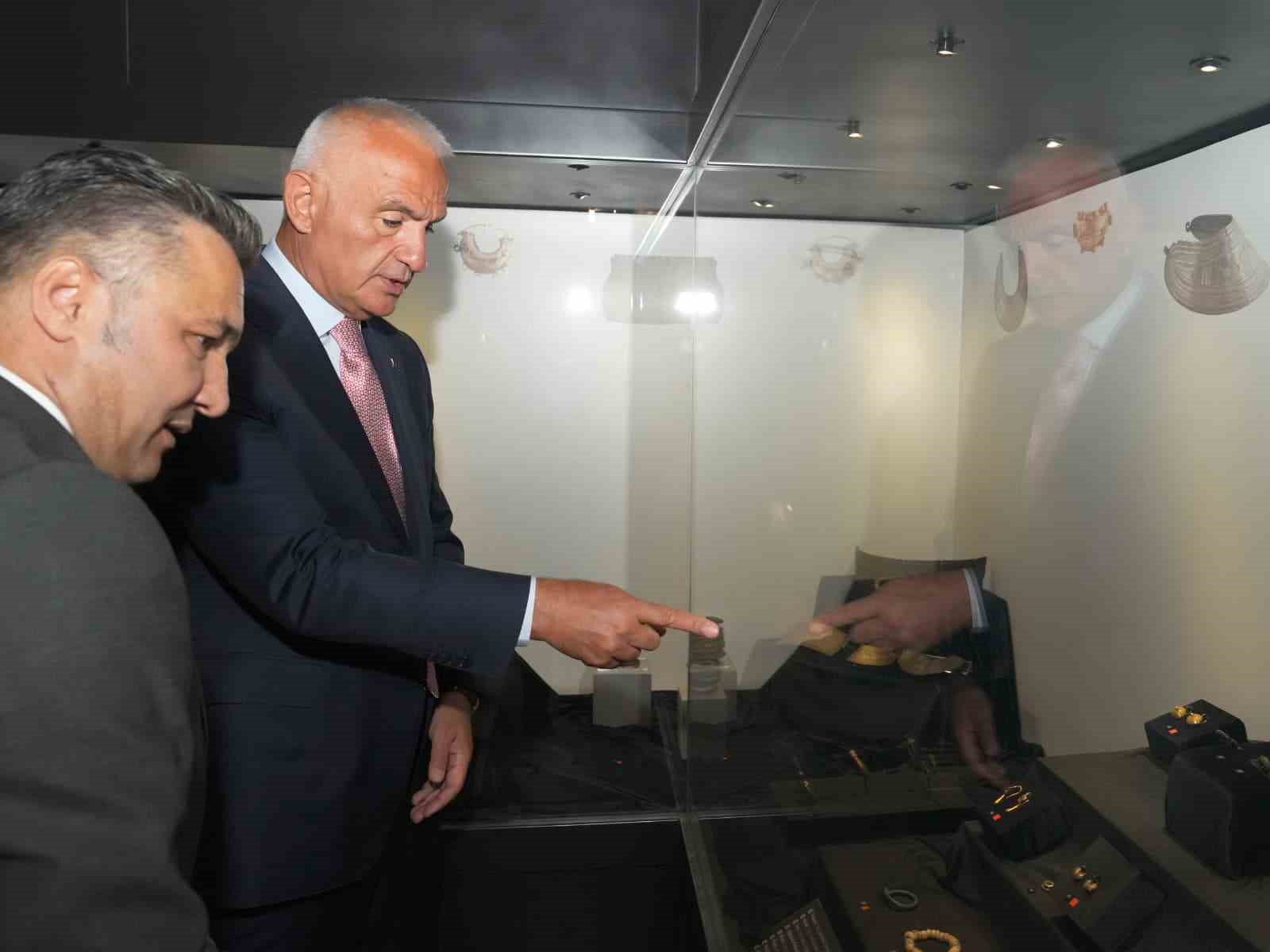 Ankara Etnografya Müzesi ‘Elde Vefa, Gözde Zarafet: Takı Sanatının 12 Bin Yıllık Öyküsü’ sergisine ev sahipliği yapıyor
