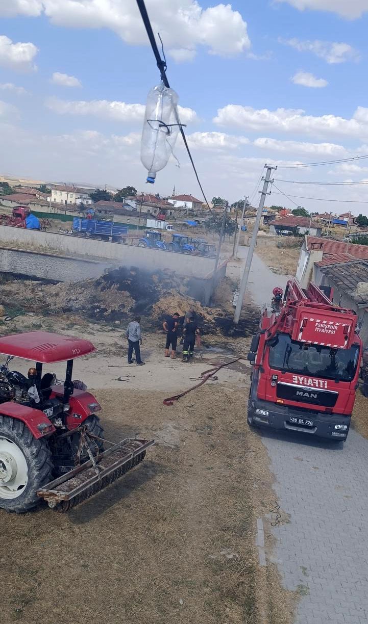Eskişehir’de saman balyaları yandı