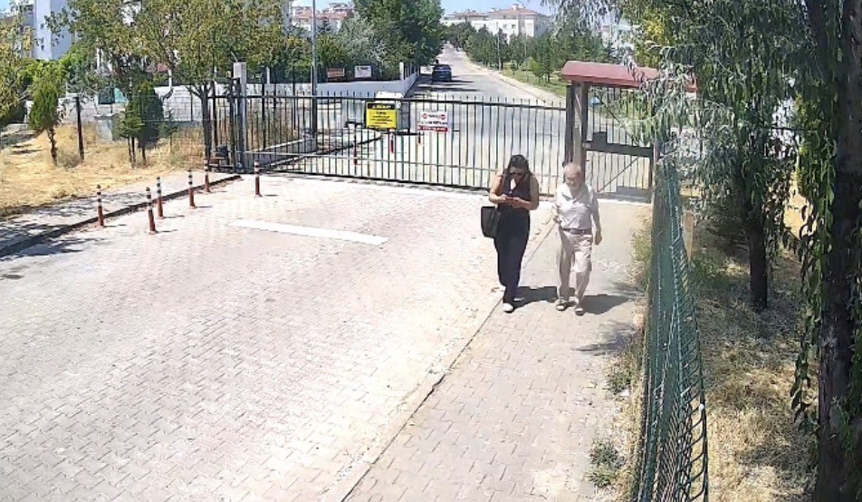 Kendini savcı olarak tanıtan kadının oyununu 8 yaşındaki çocuk bozdu