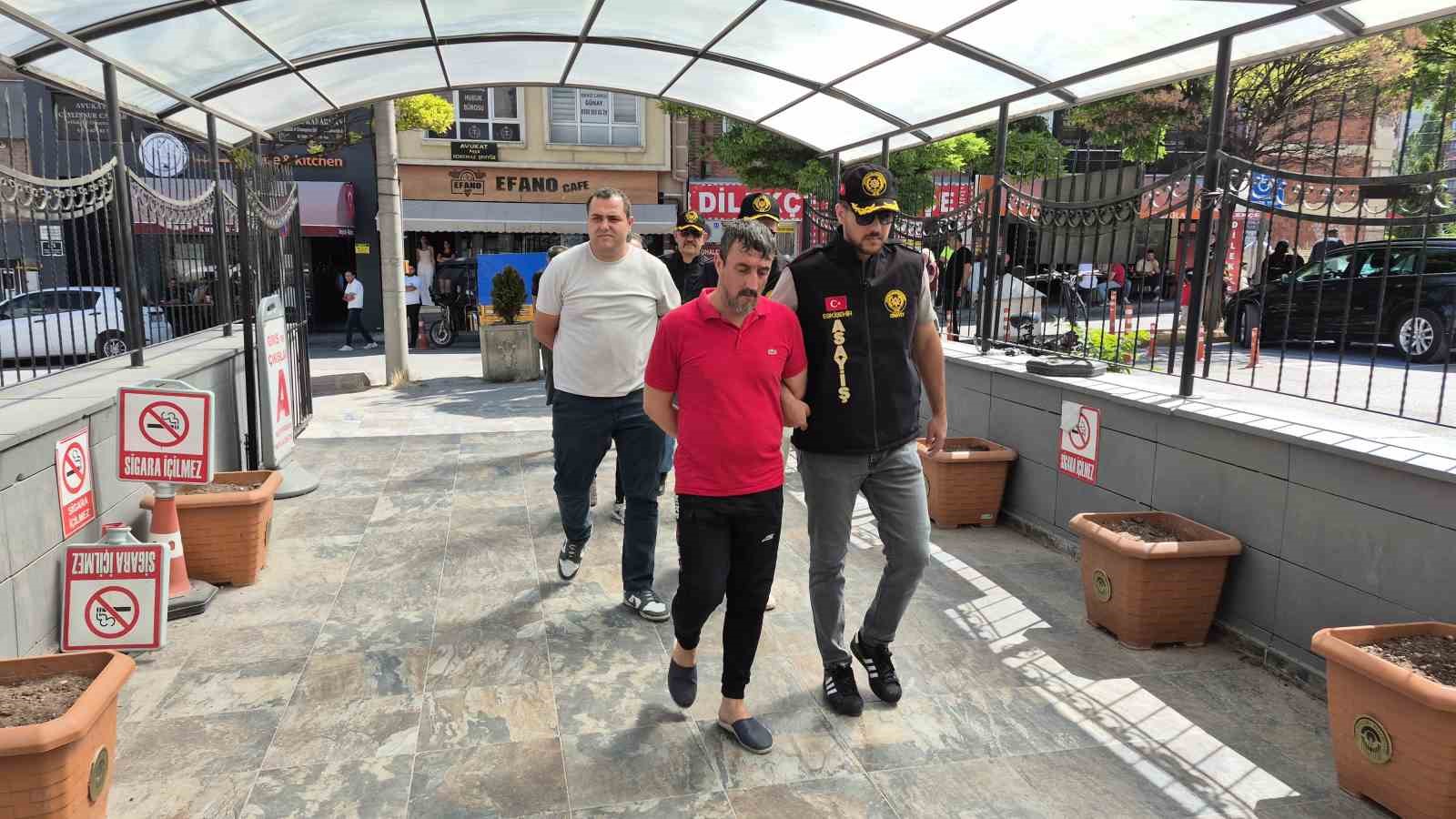 Eskişehir’de cinayetle ilgili 4 şüpheli adliyeye sevk edildi
