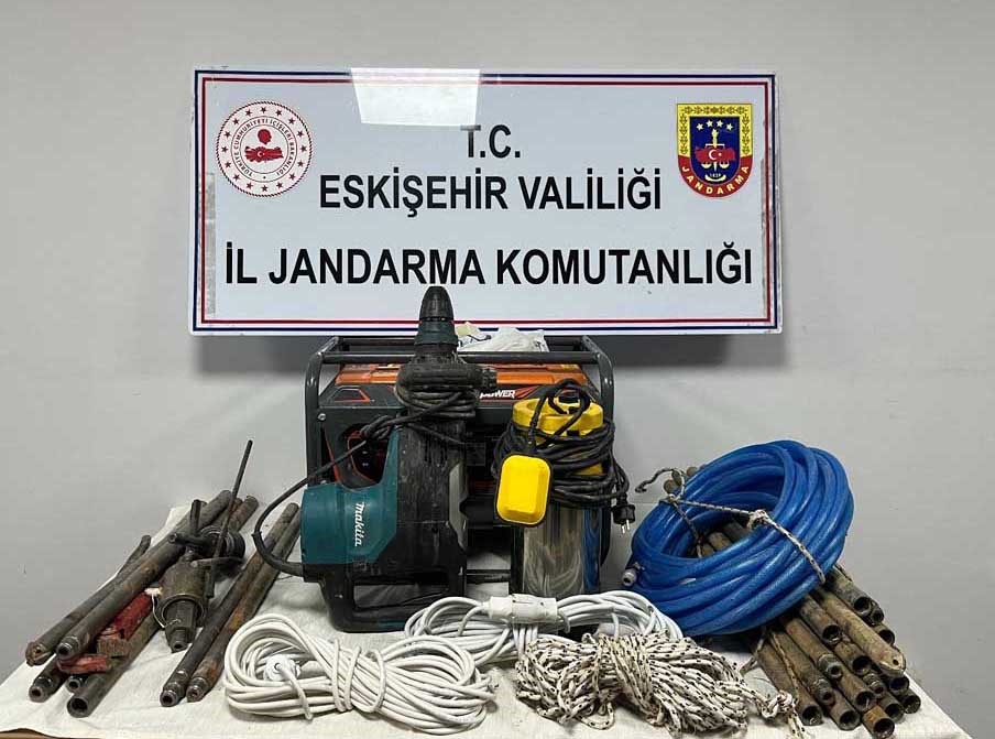 Eskişehir’de kaçak kazı yapan 5 şüpheli suçüstü yakalandı
