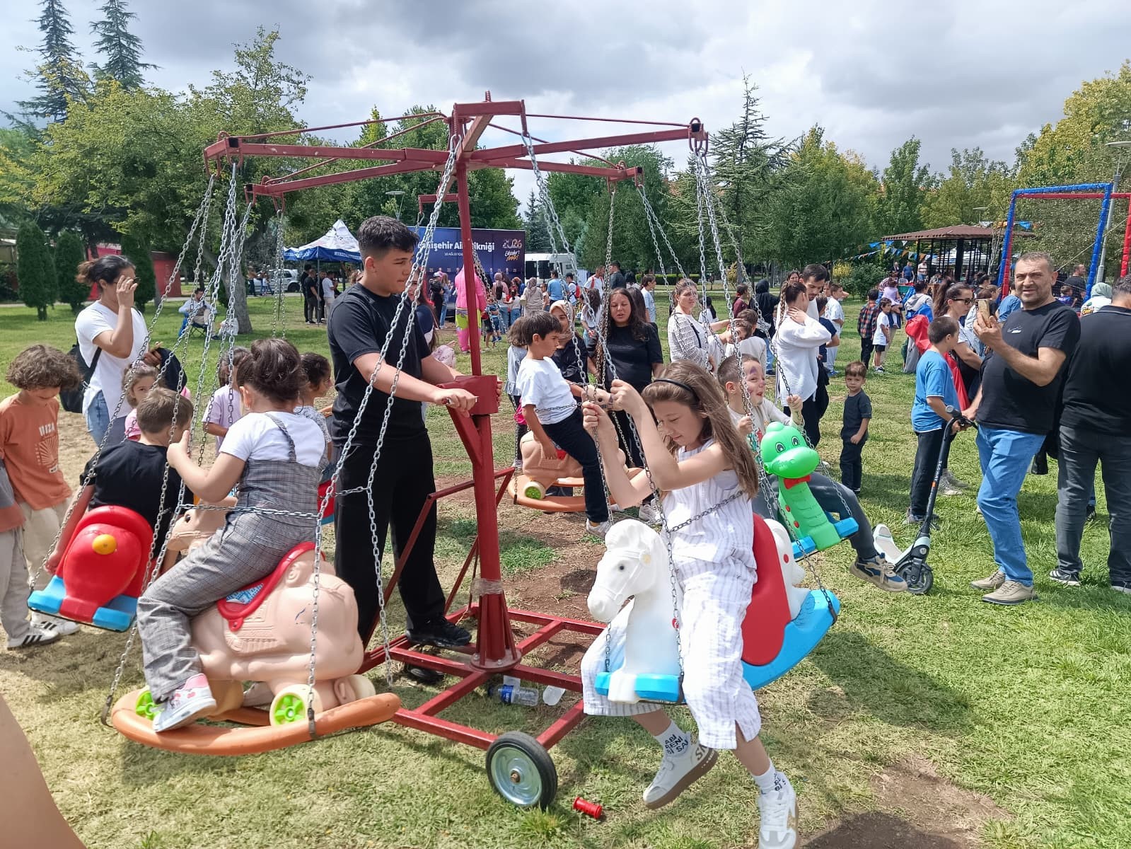 AK Parti Aile Pikniği’nde 25 bin yemek fişi 1 saatte tükendi