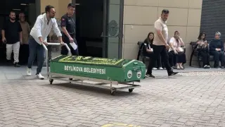 Havuza düşerek hayatını kaybeden minik Elif son yolculuğuna uğurlanıyor