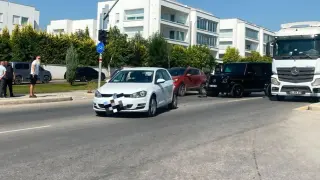 Lüks ciple otomobil çarpıştı, kaza maddi hasarla atlatıldı