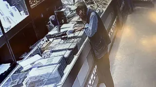 Umre parasını kuyumcunun dikkati sayesinde kurtardı