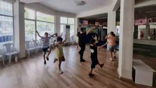 Efeler’deki çocuklar yaz tatilini halk oyunlarıyla değerlendiriyor