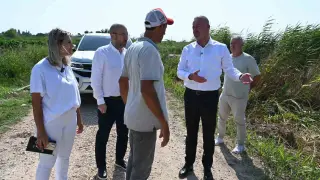 Karacabey Belediyesi kırsaldaki arazi yollarını düzenleniyor