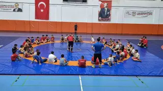 Sivas’ta minik güreşçiler için gelişim kampı başladı