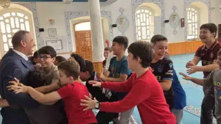 Yaz Kur’an-ı Kerim Kursu’nu bitiren miniklere Trabzonspor forması hediye edildi