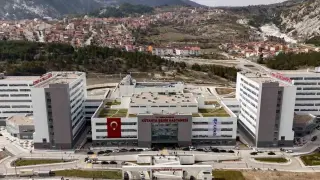 Kütahya Şehir Hastanesi’nde 76 yaşındaki kanser hastasına genel anestezisiz ameliyat