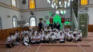 Burhaniye’ de çocukların hatim sevinci