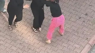 Kayseri’de iki kadının saç başa kavgası kamerada