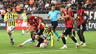 Trendyol Süper Lig: Gençlerbirliği: 1 - Fenerbahçe: 1 (İlk yarı)