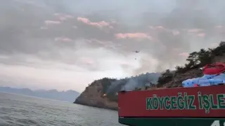 Marmaris’teki yangının enerjisi düşürüldü, ekiplerin mücadelesi sürüyor