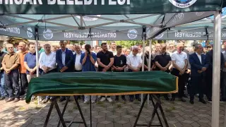 Erzurum’da motor kazasında hayatını kaybeden amatör futbolcu Tonya’da toprağa verildi