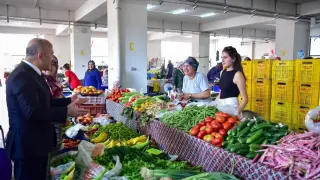 Vali Varol, Buharkent’te esnaf ve vatandaşlarla bir araya geldi