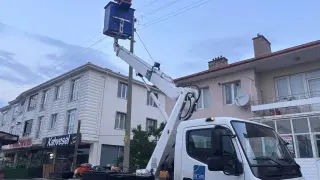 Erzincan’da elektrik direği kıvılcım saçtı: Mahalle sakinleri korku dolu anlar yaşadı