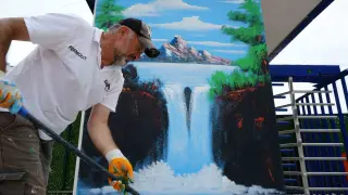 Kocaeli’nin "Bob Ross"u sokakları renklendiriyor