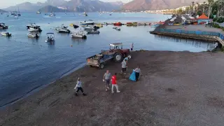 Marmaris’te halk plajları temizleniyor
