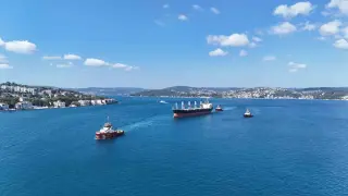 İstanbul Boğazı "M/V New Victory" gemisinin geçişi nedeniyle çift yönlü trafiğe kapatıldı