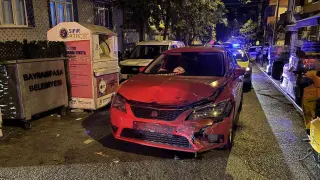 Hasta taşıyan ambulans otomobil ile çarpıştı: 3 kişi yaralandı