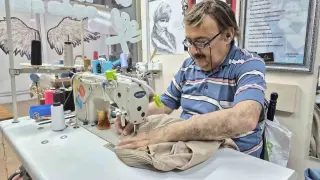 Yılların terzisi kıyafet dikimi yapmayı bırakıp sadece tadilat yapmaya başladı