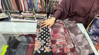 Yaz sıcaklarında şal ve eşarp seçiminde ince kumaşlar ve açık tonlar revaçta