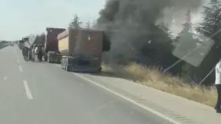 Sivrihisar’da seyir halindeki tırın dorse lastiği tutuştu