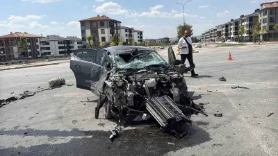 Eskişehir’de otomobil tuğla yüklü tırla çarpıştı: 1 yaralı