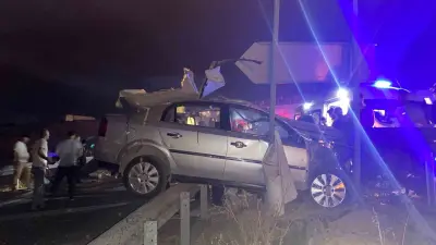 Malatya’da refüje çarpan otomobilin sürücüsü hayatını kaybetti