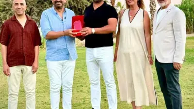 Yüksek lisans tezini plajda hayata geçiren çevreci işletmeciye ödül