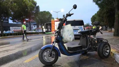 Devrilen motosiklet sürücüsü otobüsün altında kaldı: 1 ölü