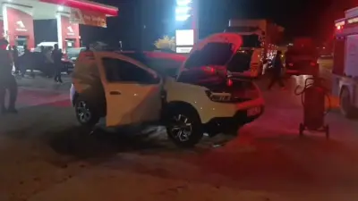 Yüksekova’da seyir halindeki araç alev aldı: Sürücü ve çocukları ölümden döndü