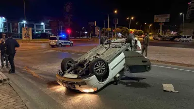Kamyonla çarpışan otomobil takla attı