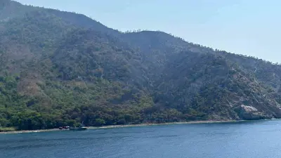 Marmaris’te yangın bölgesinde yeniden alevlenmelere karşı yoğun mesai