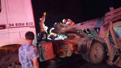 Beykoz’da hafriyat kamyonu otomobille çarpıştı: 1’i ağır, 3 yaralı