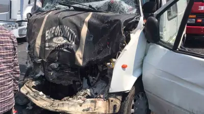 Buharkent’te minibüsler çarpıştı: 8 yaralı