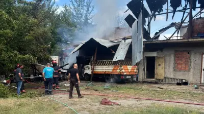 Sapanca’da korkutan yangın: Alevler kamyonete sıçradı