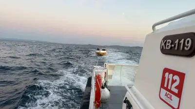 Çanakkale Boğazı’nda içinde 7 kişinin bulunduğu sürüklenen tekne kurtarıldı